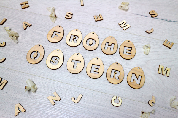 Buchstabenanhänger Eier